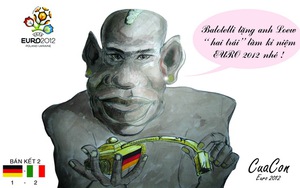 Balotelli tặng anh Loew "hai trái" làm kỉ niệm EURO 2012 nhé